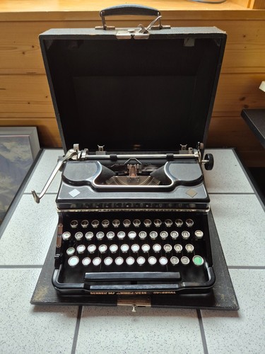 Antike schreibmaschine von - antike,