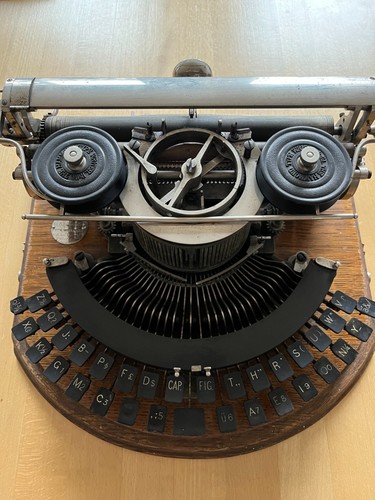 The hammond typewriter model - the,